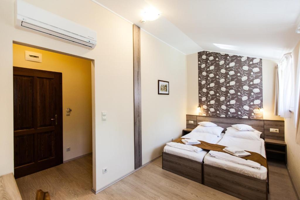 Piroska Csarda Es Panzio Bed & Breakfast Siófok Exterior foto