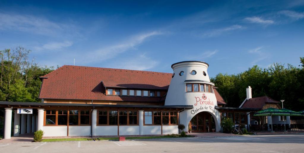 Piroska Csarda Es Panzio Bed & Breakfast Siófok Exterior foto